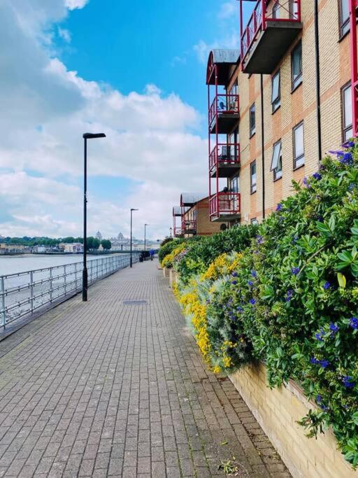 Bright &Spacious One Bedroom Flat Off Canary Wharf Лондон Екстер'єр фото