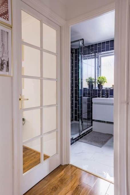 Bright &Spacious One Bedroom Flat Off Canary Wharf Лондон Екстер'єр фото