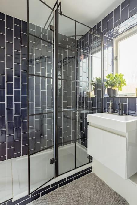 Bright &Spacious One Bedroom Flat Off Canary Wharf Лондон Екстер'єр фото